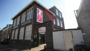 Voorkant ZIMIHC theater in Wittevrouwen Utrecht, de locatie van Storing AUB in Utrecht